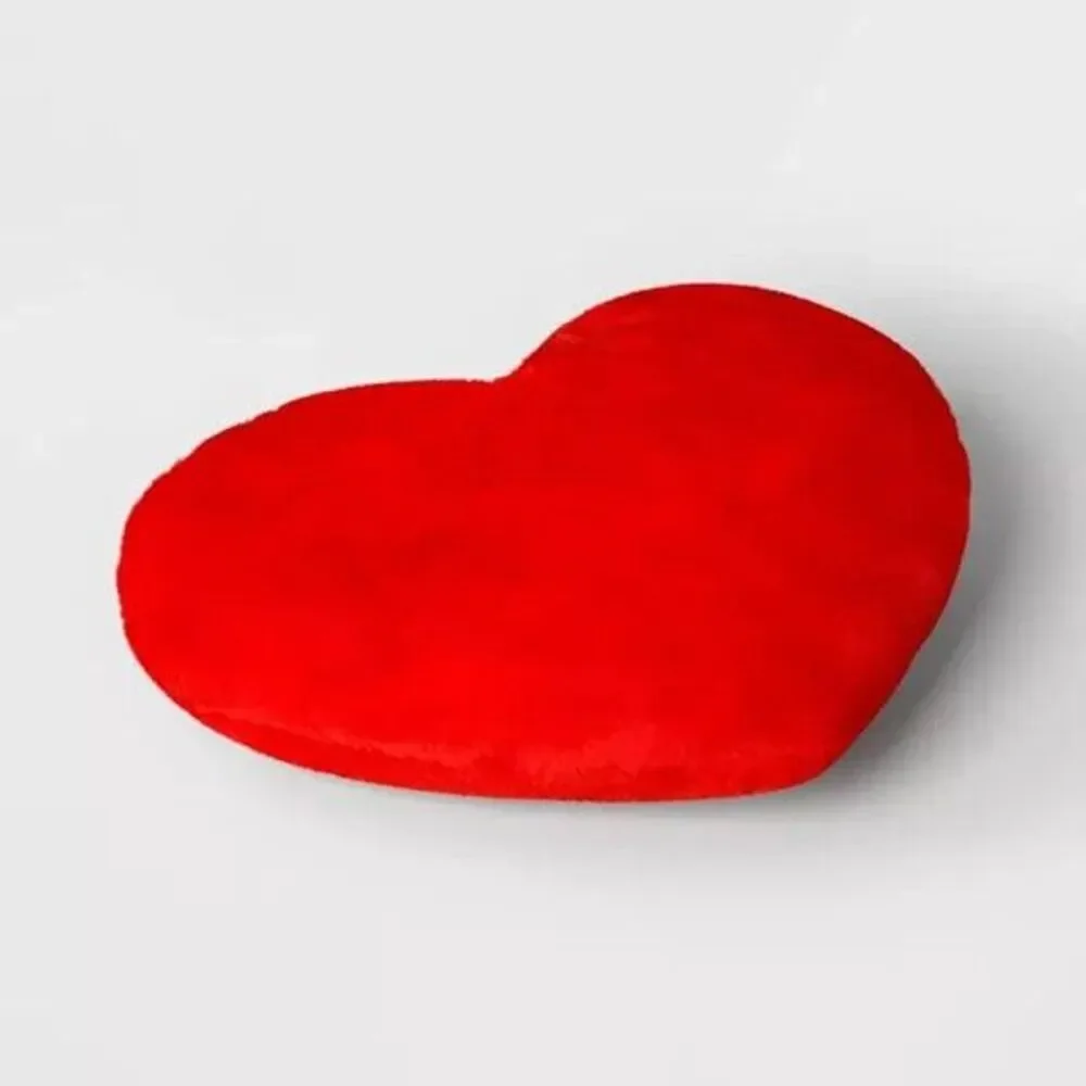Room Essentials -‎ Plush Shaped Hearts Throw Pillow Red